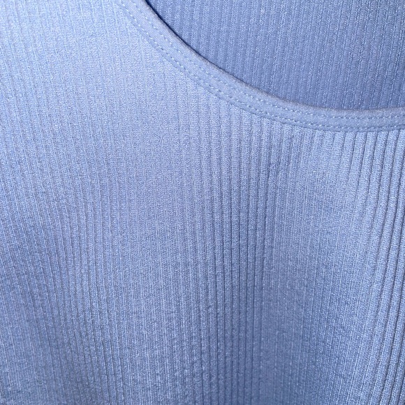 Sommer Ray medium ribbed blue crop top - Picture 3 of 4